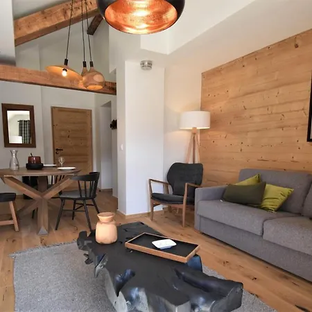 Vaujanylocations - L'etendard Apartment